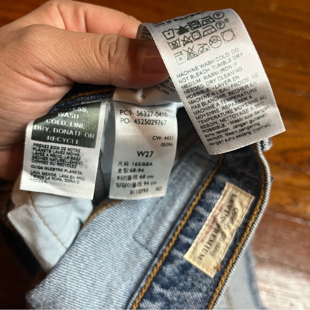 Levi's Blue Frayed Hem Button Fly Jean Shorts - Picture 4 of 4